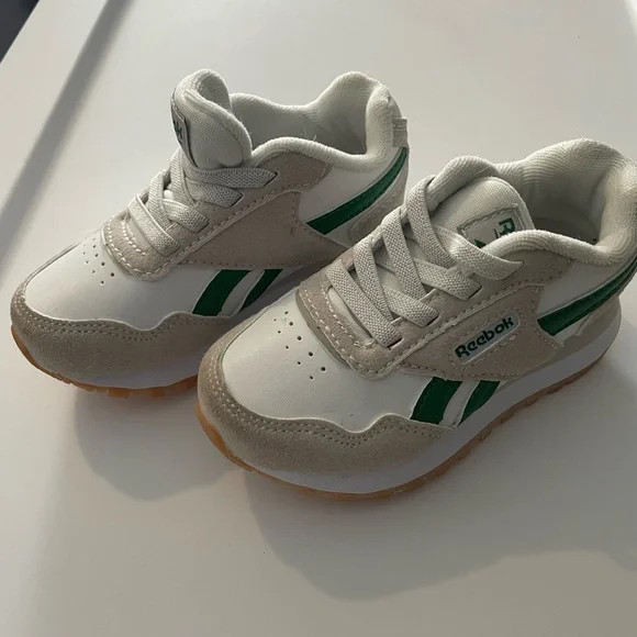 Reebok Classic White/Green Boys Sneakers - Picture 2 of 7
